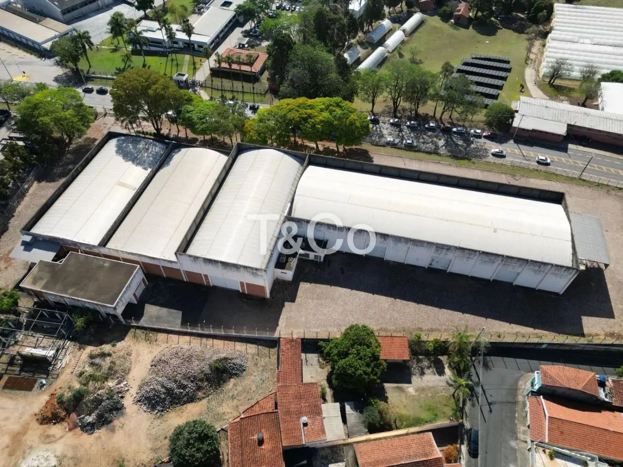 Galpão 4800m² Em Andradas Com 100 Vagas de Garagem