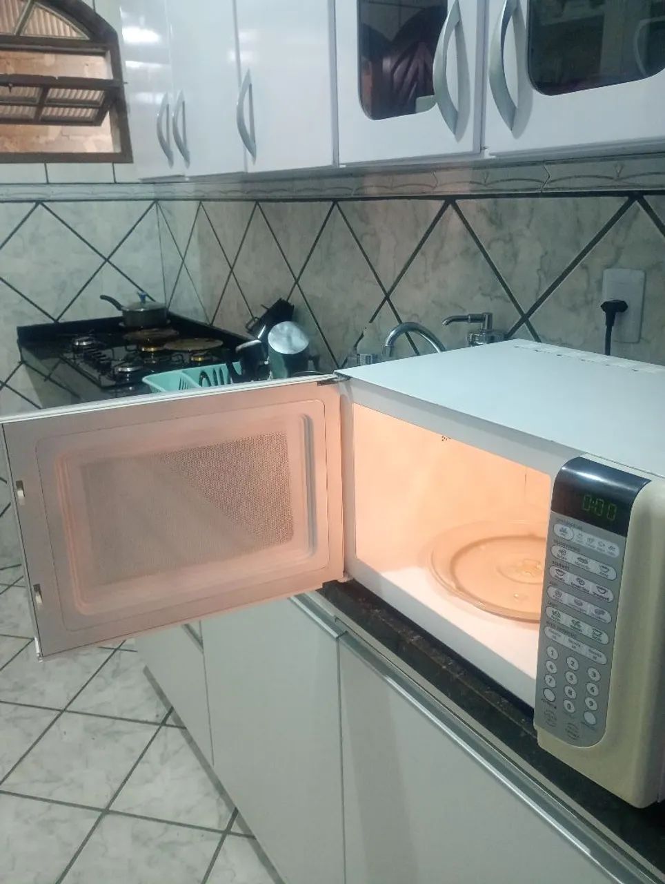 Microondas Electrolux 31 litros. - Foto 3