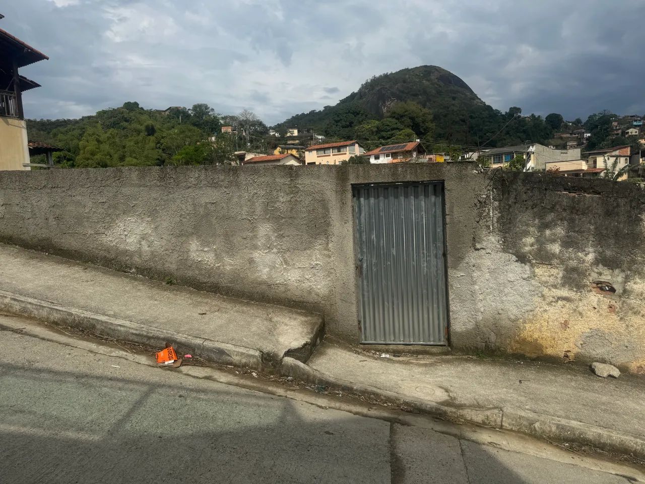 Vendo ou troco casa bem localizada 
