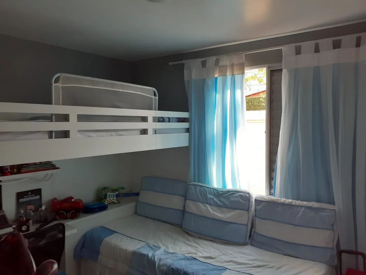 Cama elevada de solteiro 