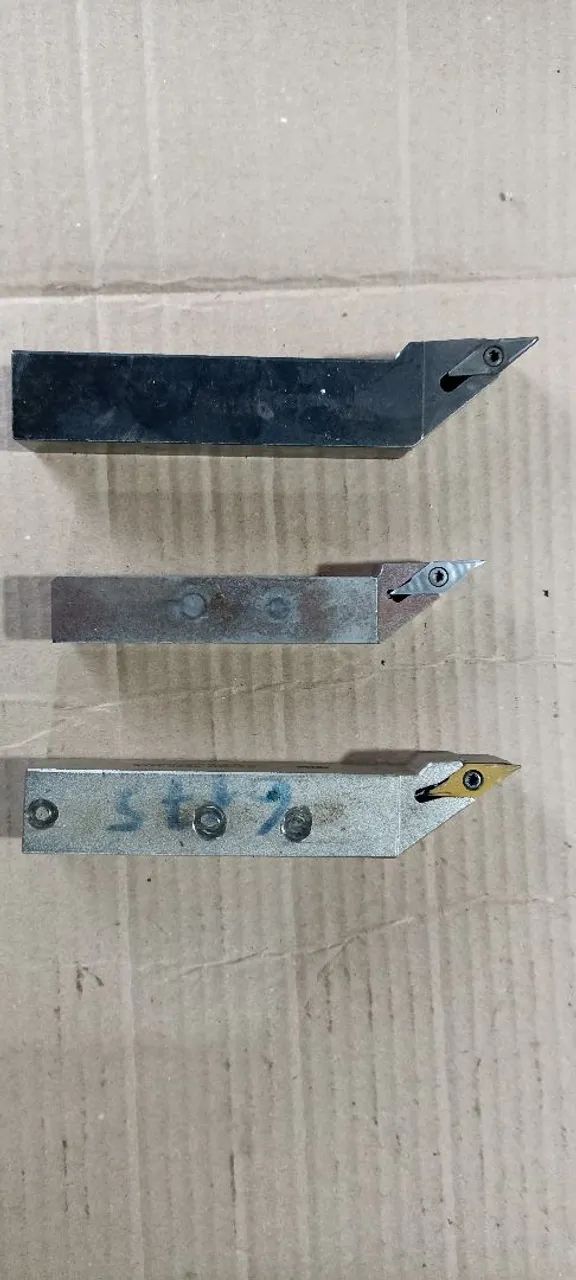 Ferramentas para torno, insertos e parafusos 