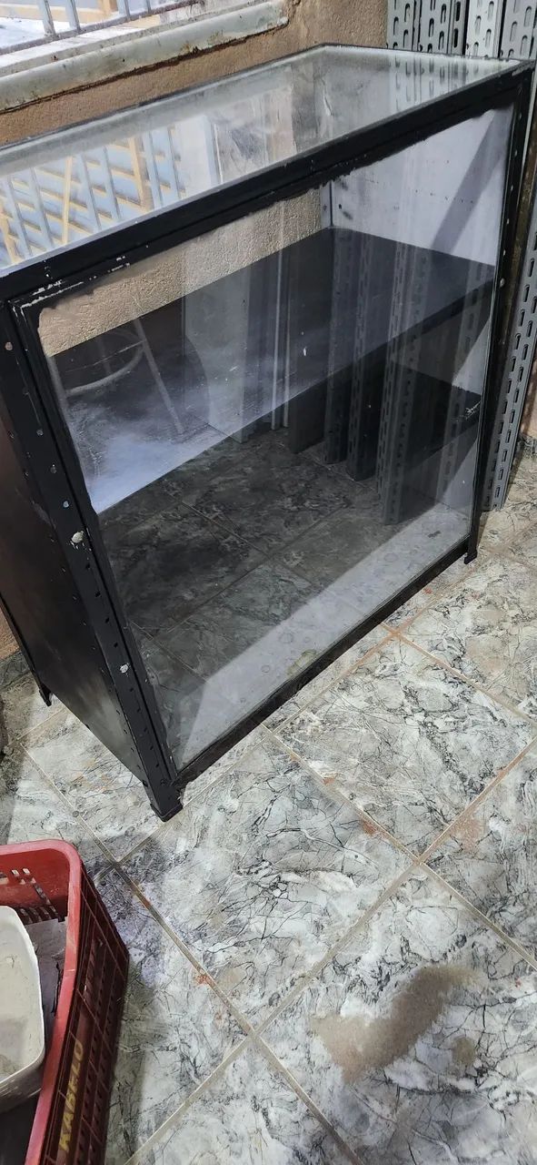 Balcao usado de ferro e vidro expositor - Foto 3