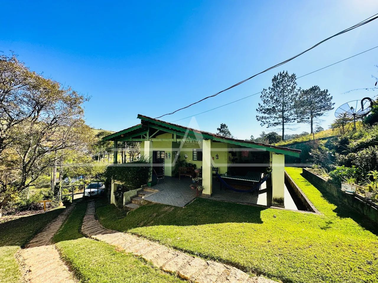 Chácara no Agudo com 9.000m², lago, piscina e 3 casas