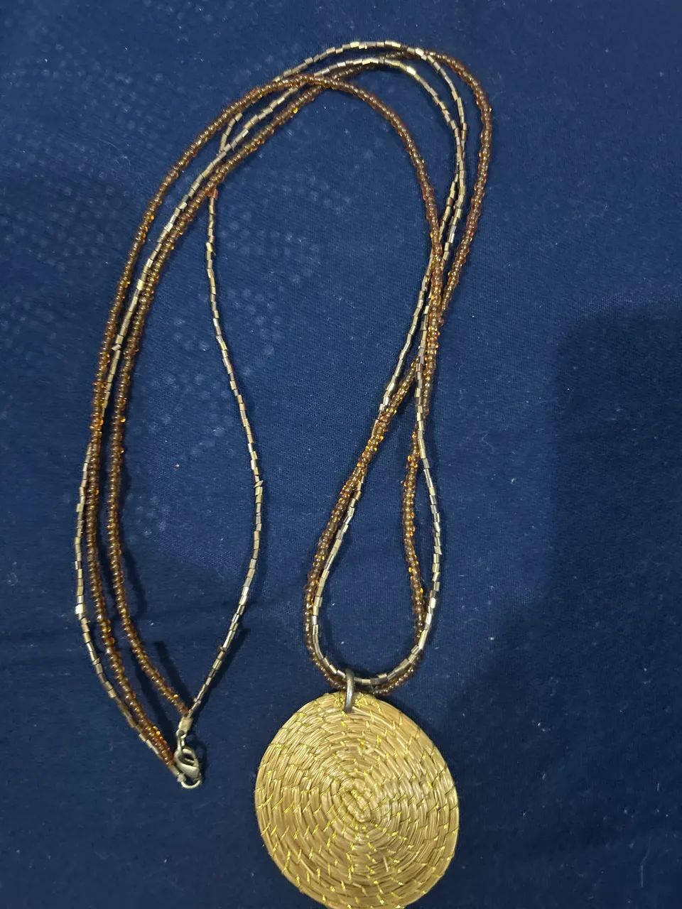 Colar com círculo 