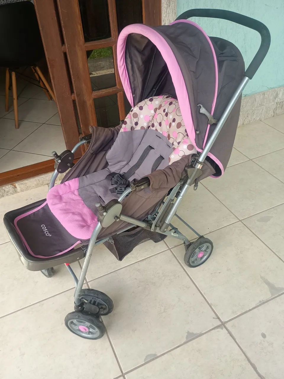 Carrinho de Bebê Reverse marca Cosco e bebe conforto. - Foto 2