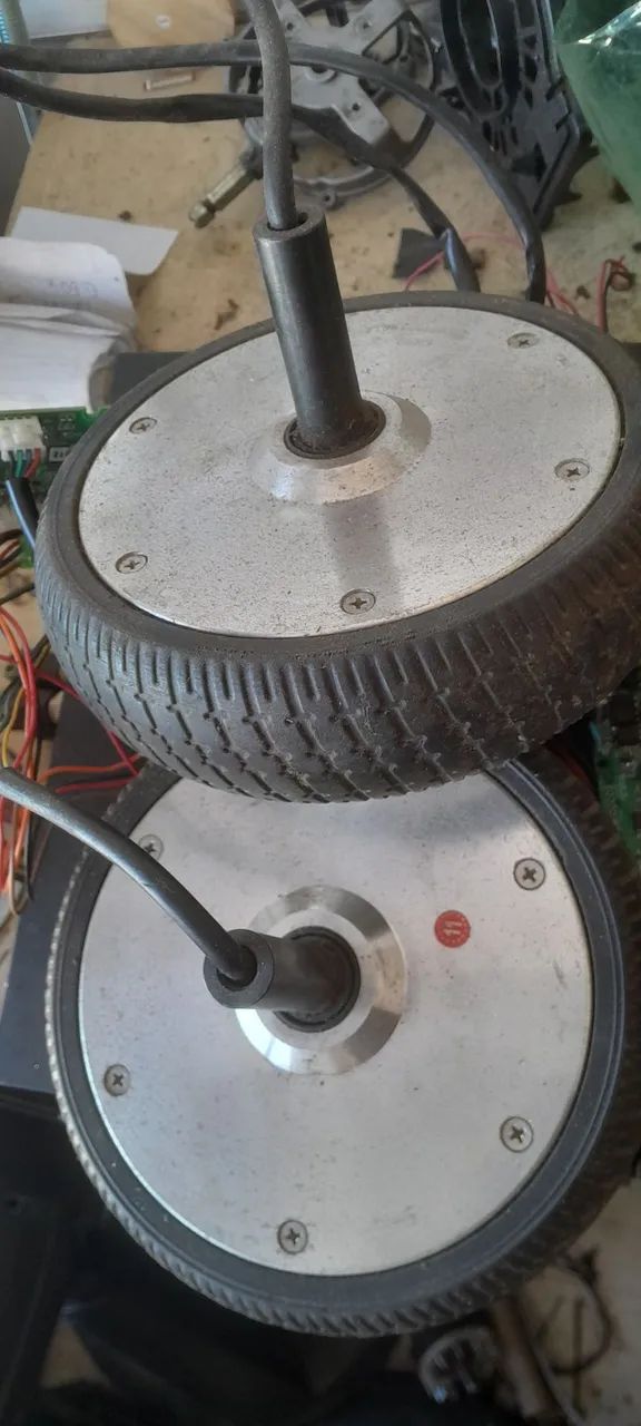  integrado à roda, comumente utilizado em hoverboards de 6,5 polegadas.