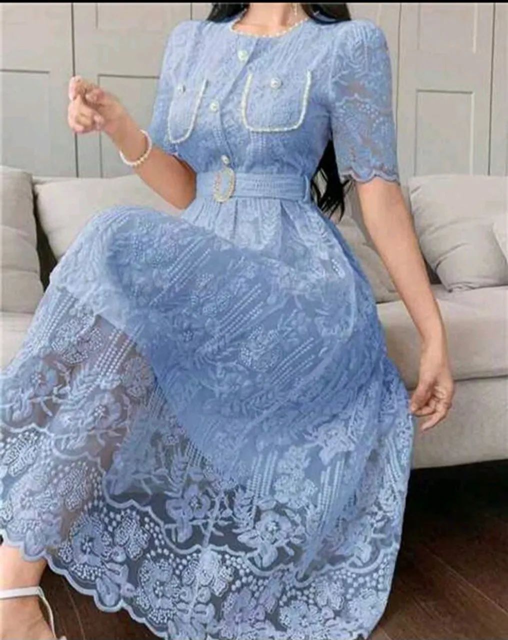 Lindo vestido de renda azul - Foto 2