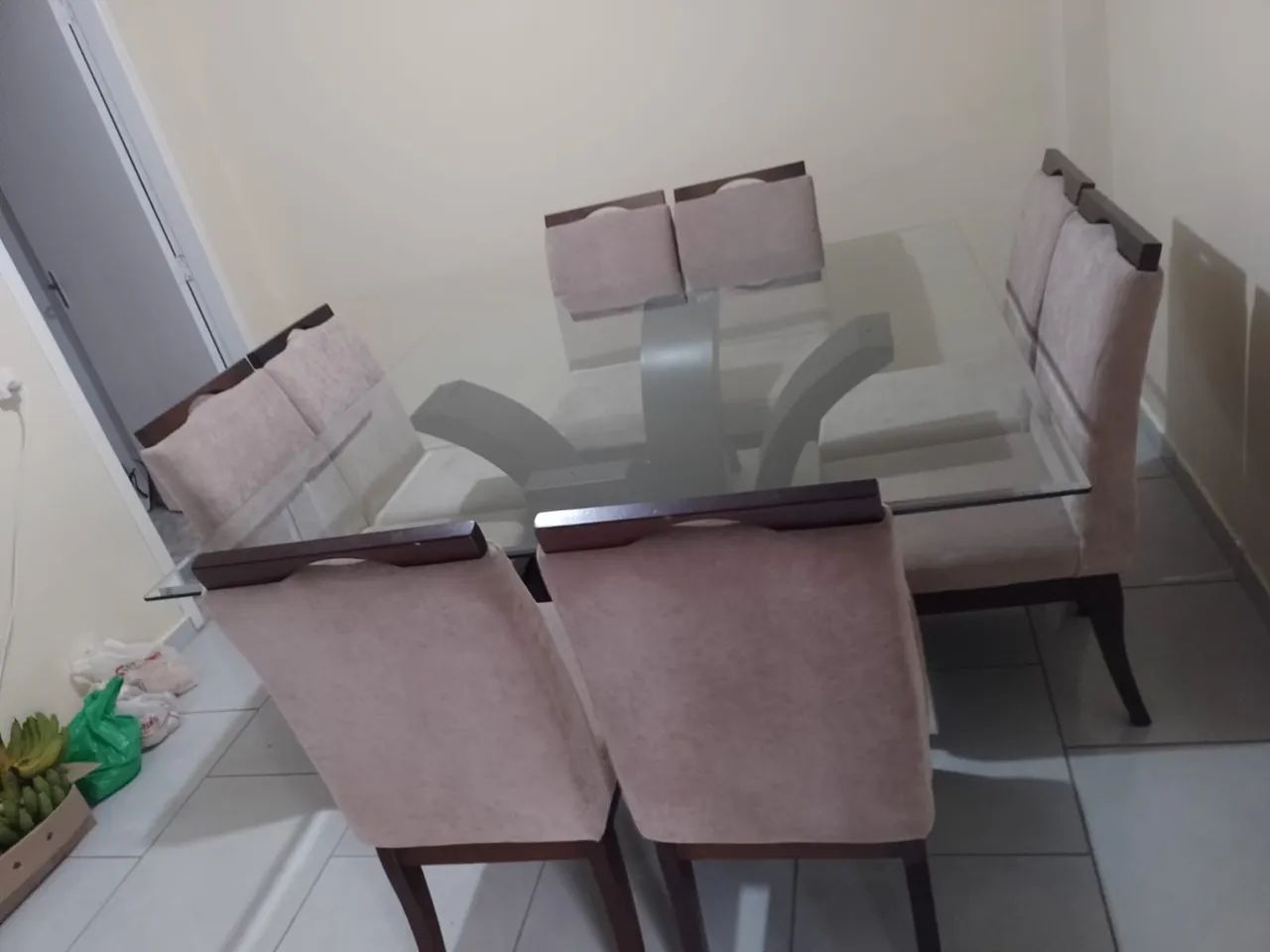 Mesa de Jantar 8 Cadeiras Estofadas - Tampo de Vidro e Base Moderna - Foto 2