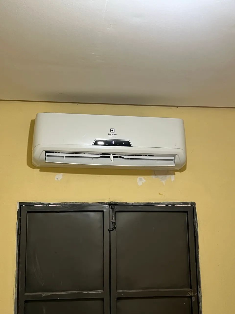 Trabalho com refrigeração de ar-condicionado em geral 