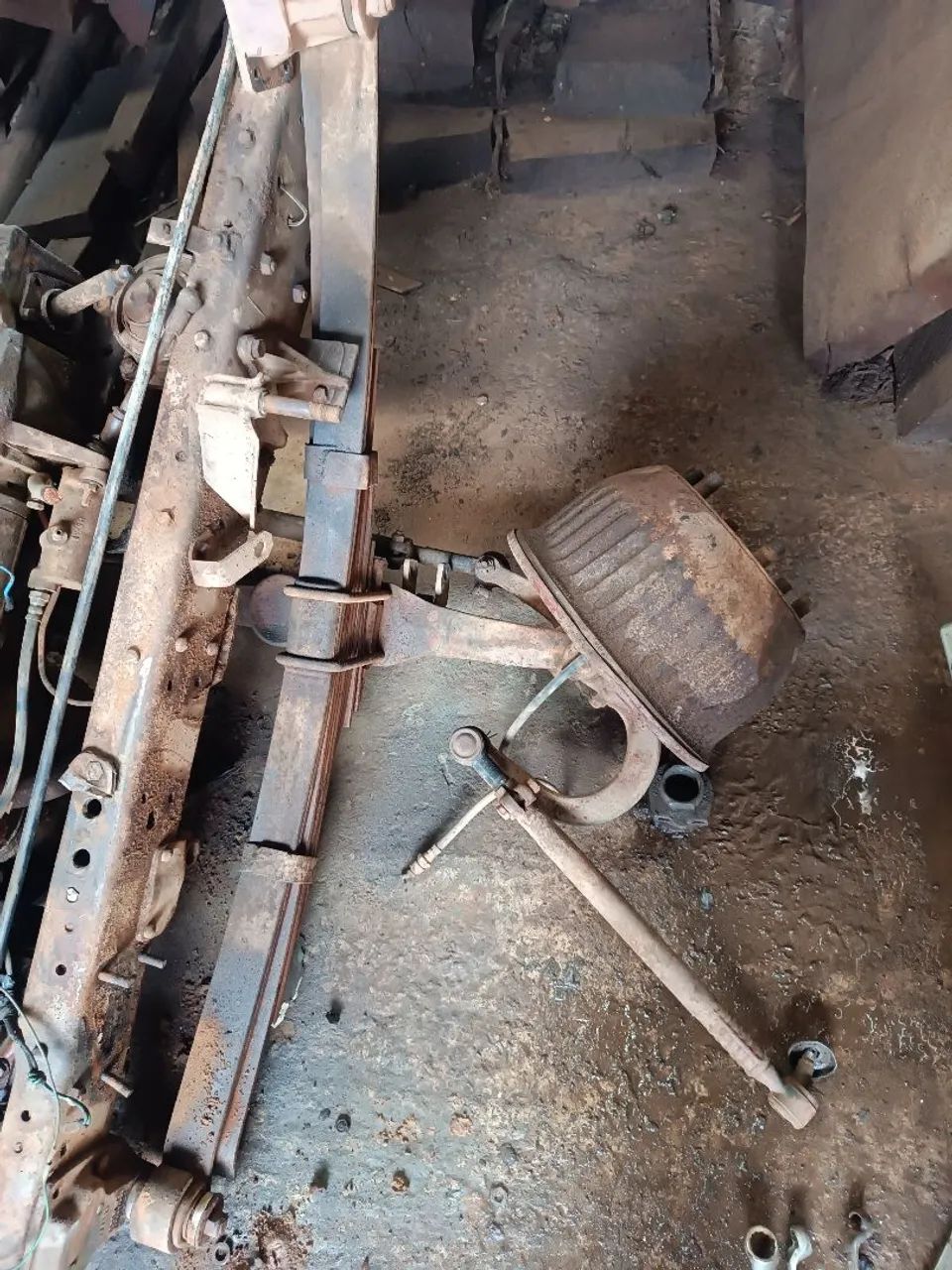 Eixo dianteiro Mercedes 608 - Foto 2