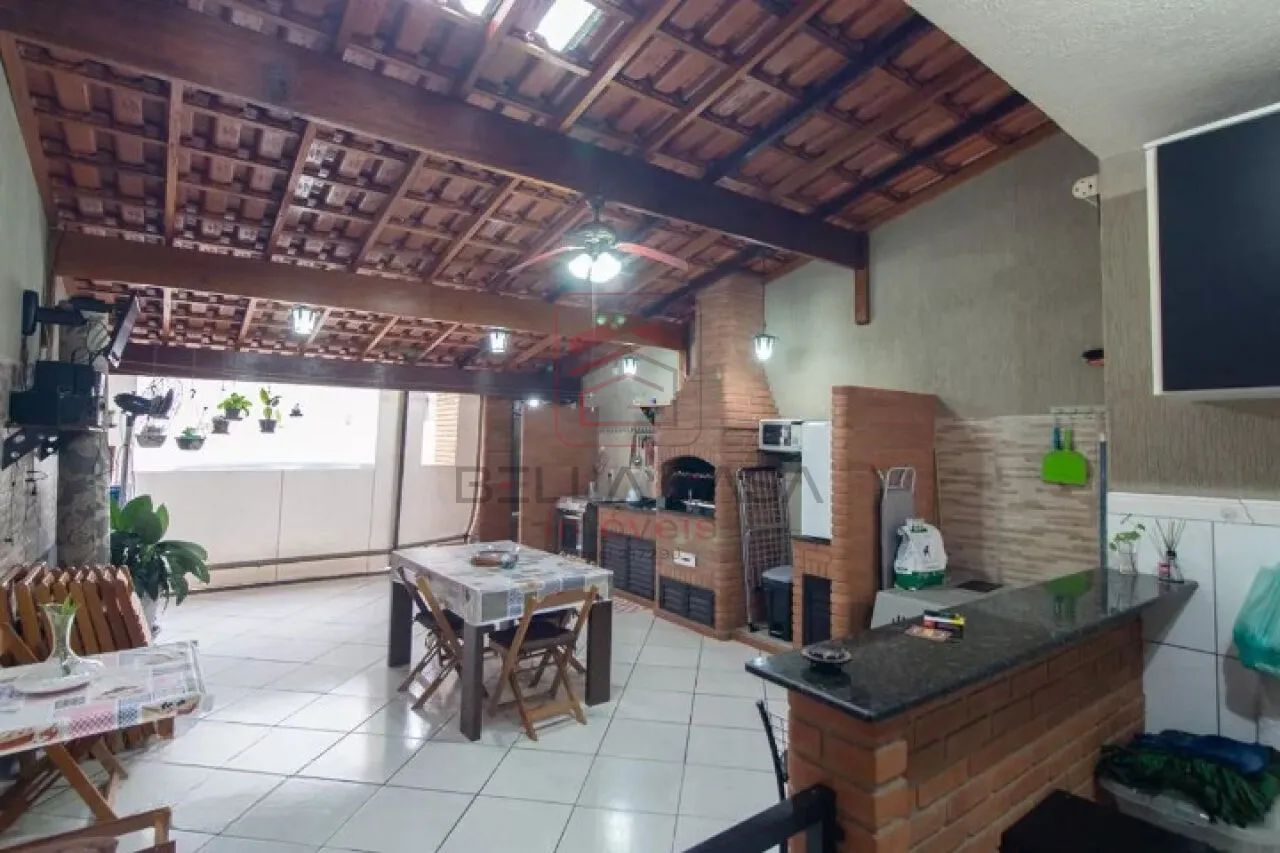 Casa à venda com 200m², 3 quartos e 3 vagas
