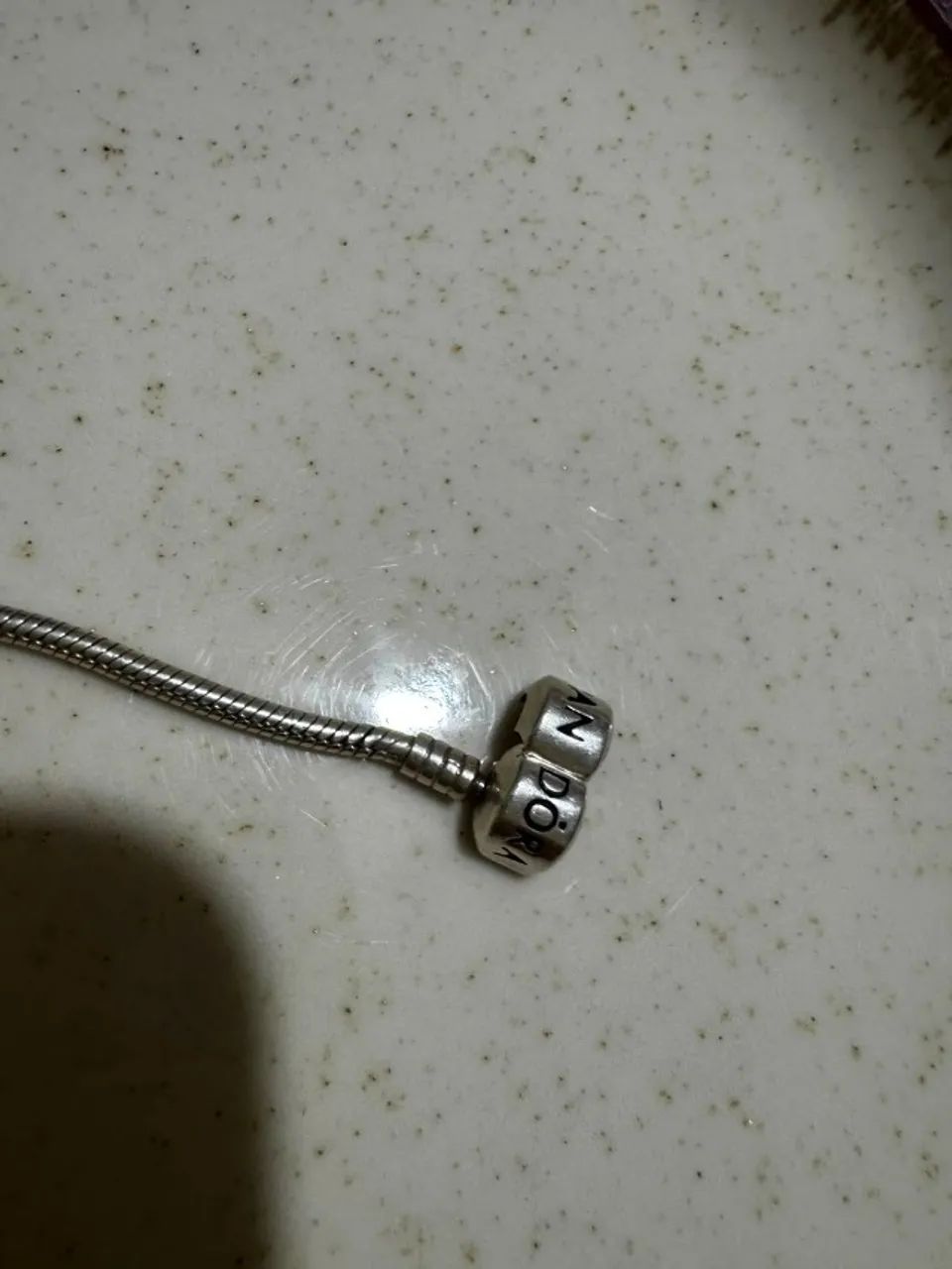 Pulseira Pandora em Prata + 5 Berlocks - Foto 4