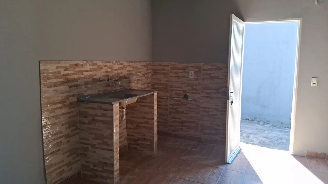 Alugo 2 cômodos grandes - Foto 2