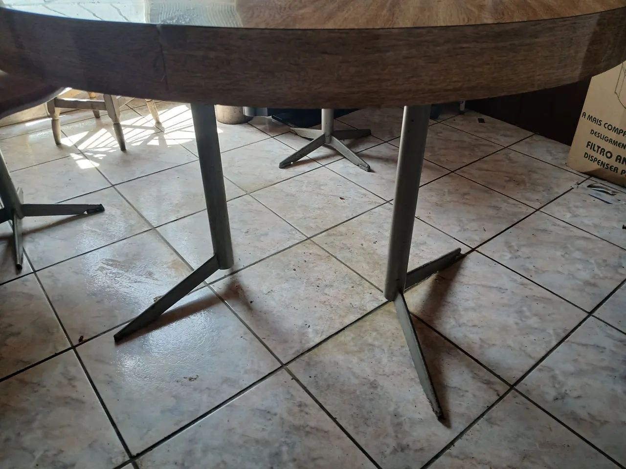 Mesa com extensor+4 cadeiras giratórias anos 60/70 - Foto 5