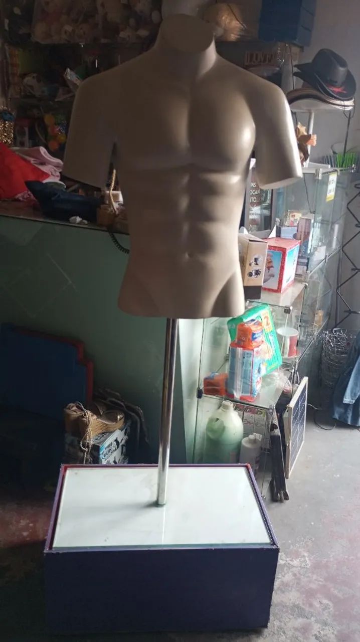 Manequim masculino.