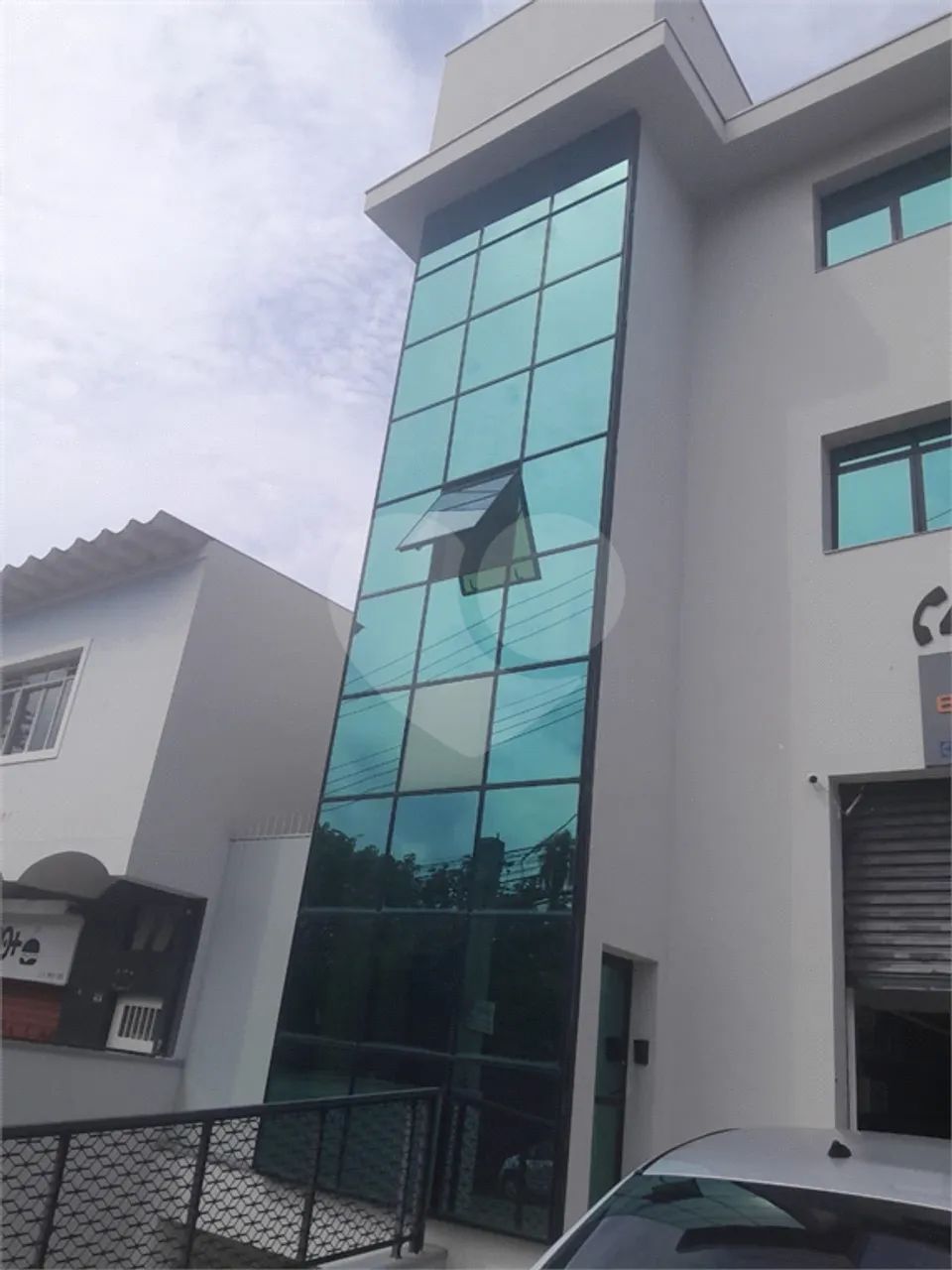 Alugo sala ampla na Granja Viana