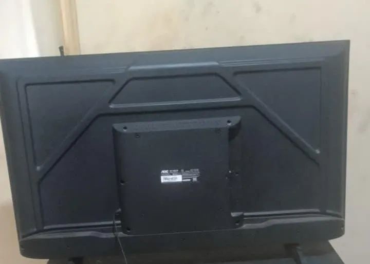 Tv 40 polegadas AOC Full ,tela trincada após uma queda de 2o centímetros de altura - Foto 2