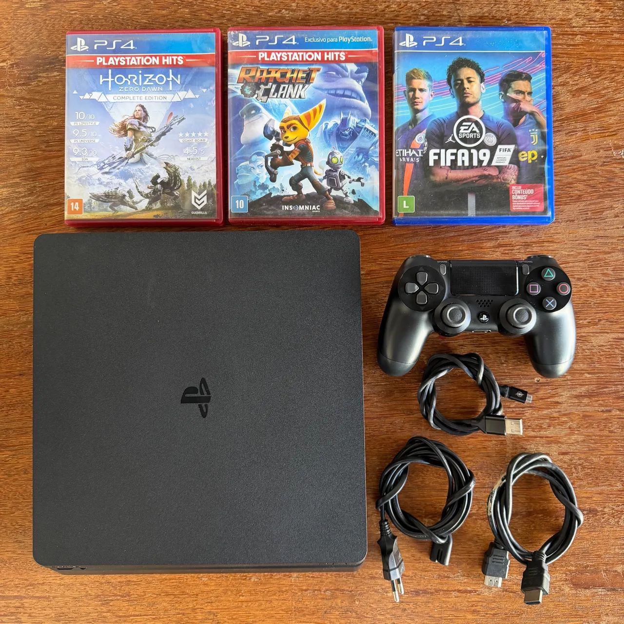 PlayStation 4 Slim com 3 jogos