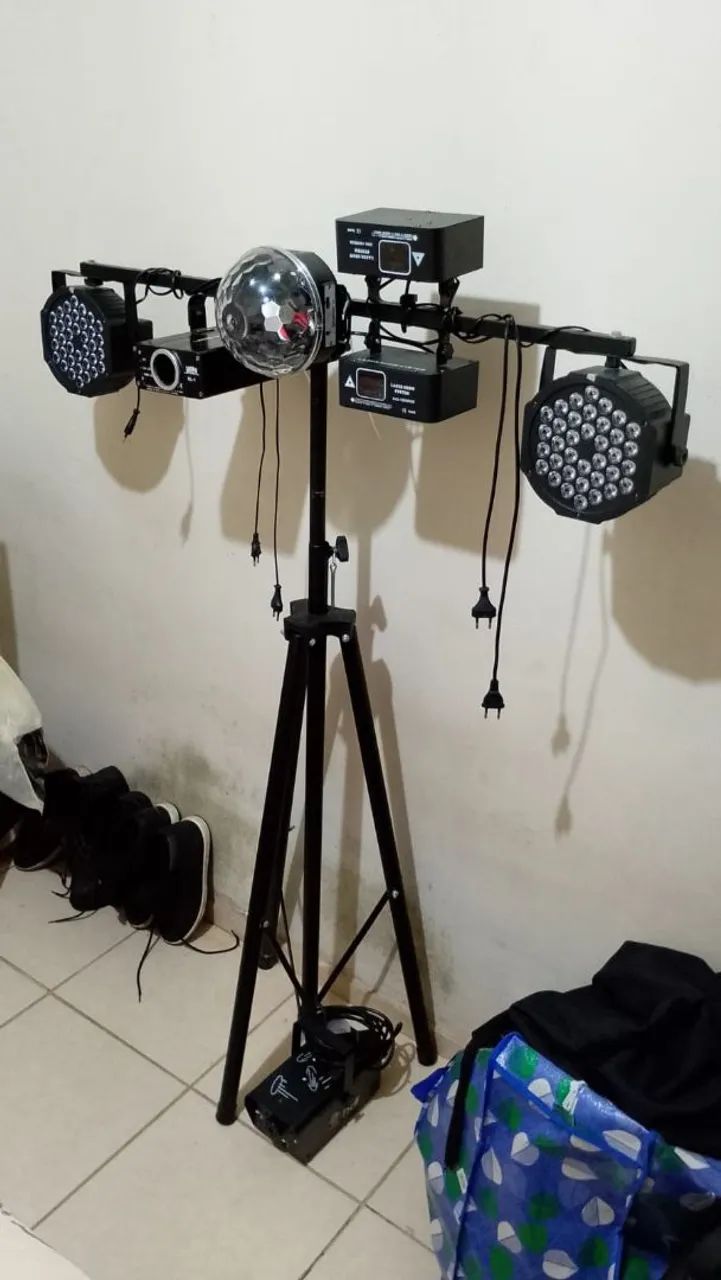 Kit completo iluminação pedestal e máquina de fumaça... - Foto 3