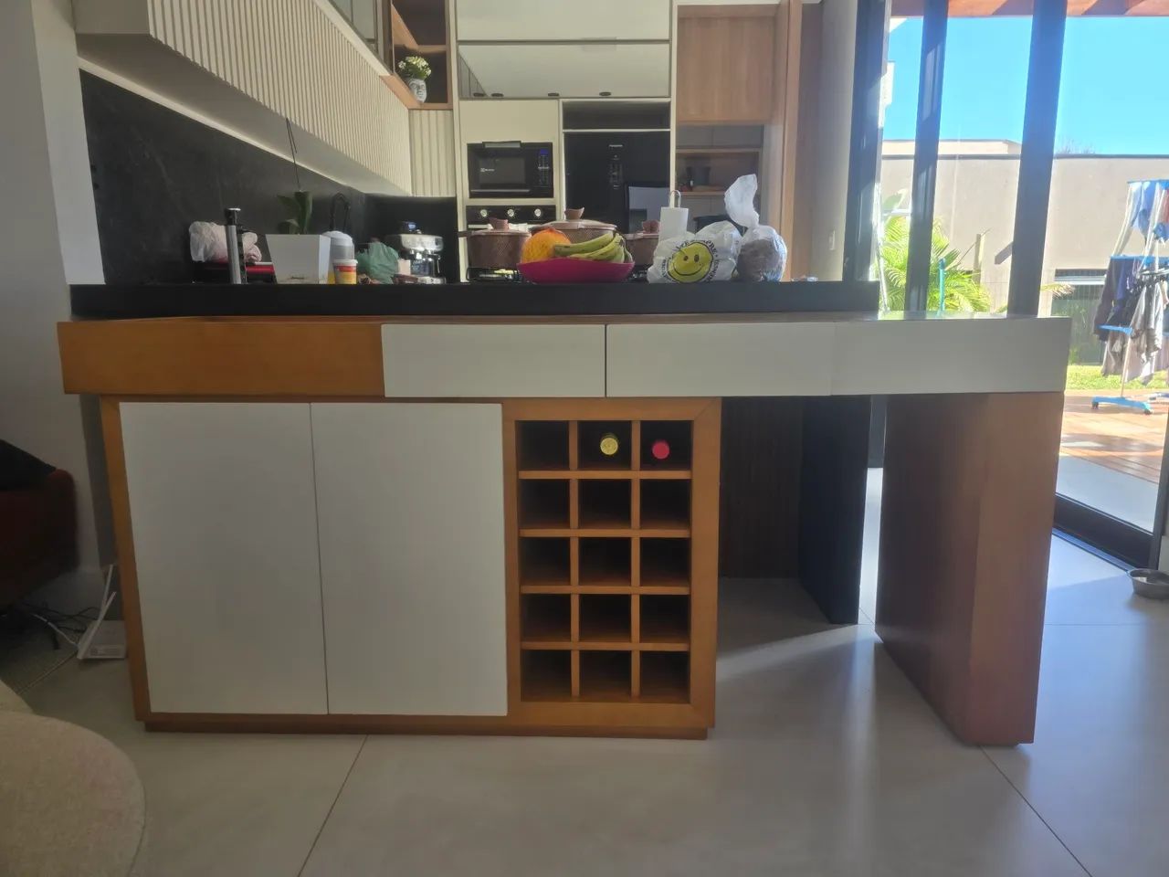 Aparador com adega!