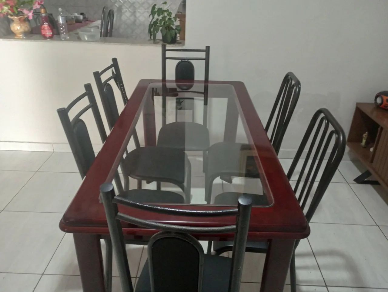 Mesa de jantar de vidro 6 cadeiras - Aceito troca - Foto 3