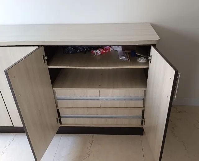 Cômoda / Balcão Multiuso com 4 Portas e Gavetas Internas - Foto 2