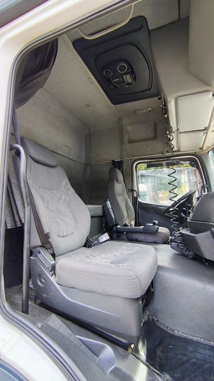 Axor 2544 2013 teto alto automático extremamente novo  - Foto 11