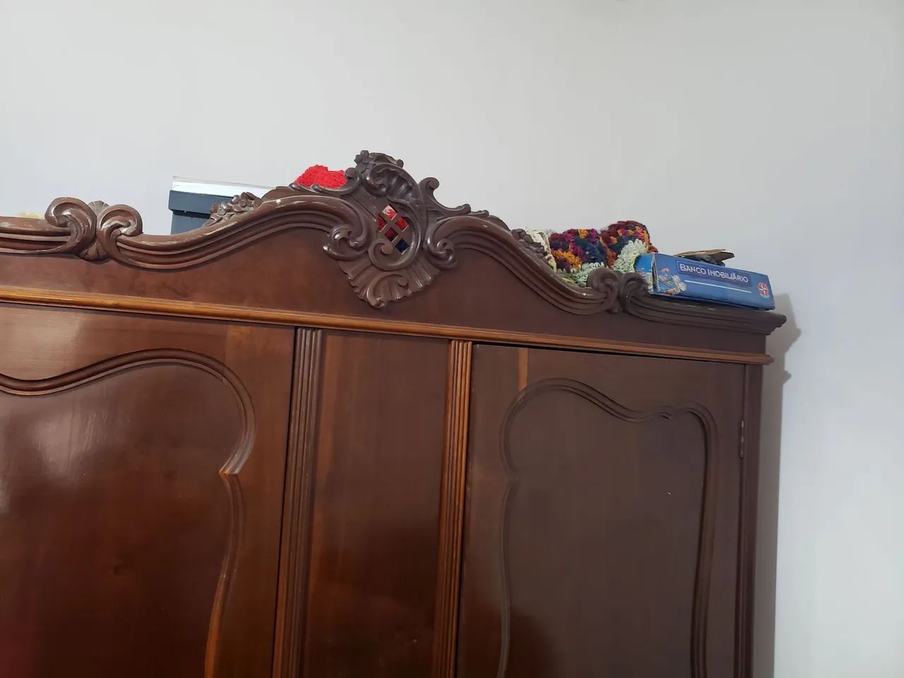 Guarda-roupa clássico em madeira maciça - lindo e resistente!  - Foto 4