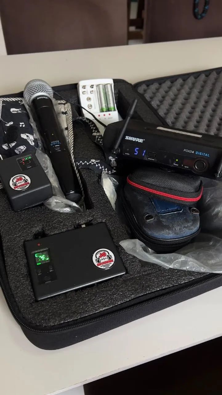 Microfone Shure sem fio.