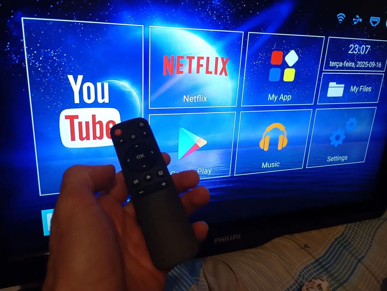 TV Philips 32 polegadas com aparelho de internet novo vira smart TV