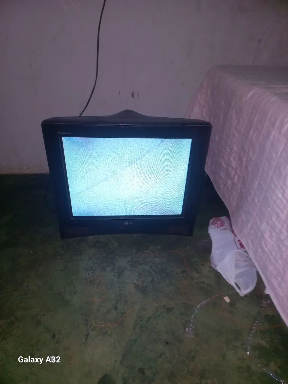 Vendo essa tv de 20 polegadas por apenas 100 reais  - Foto 2