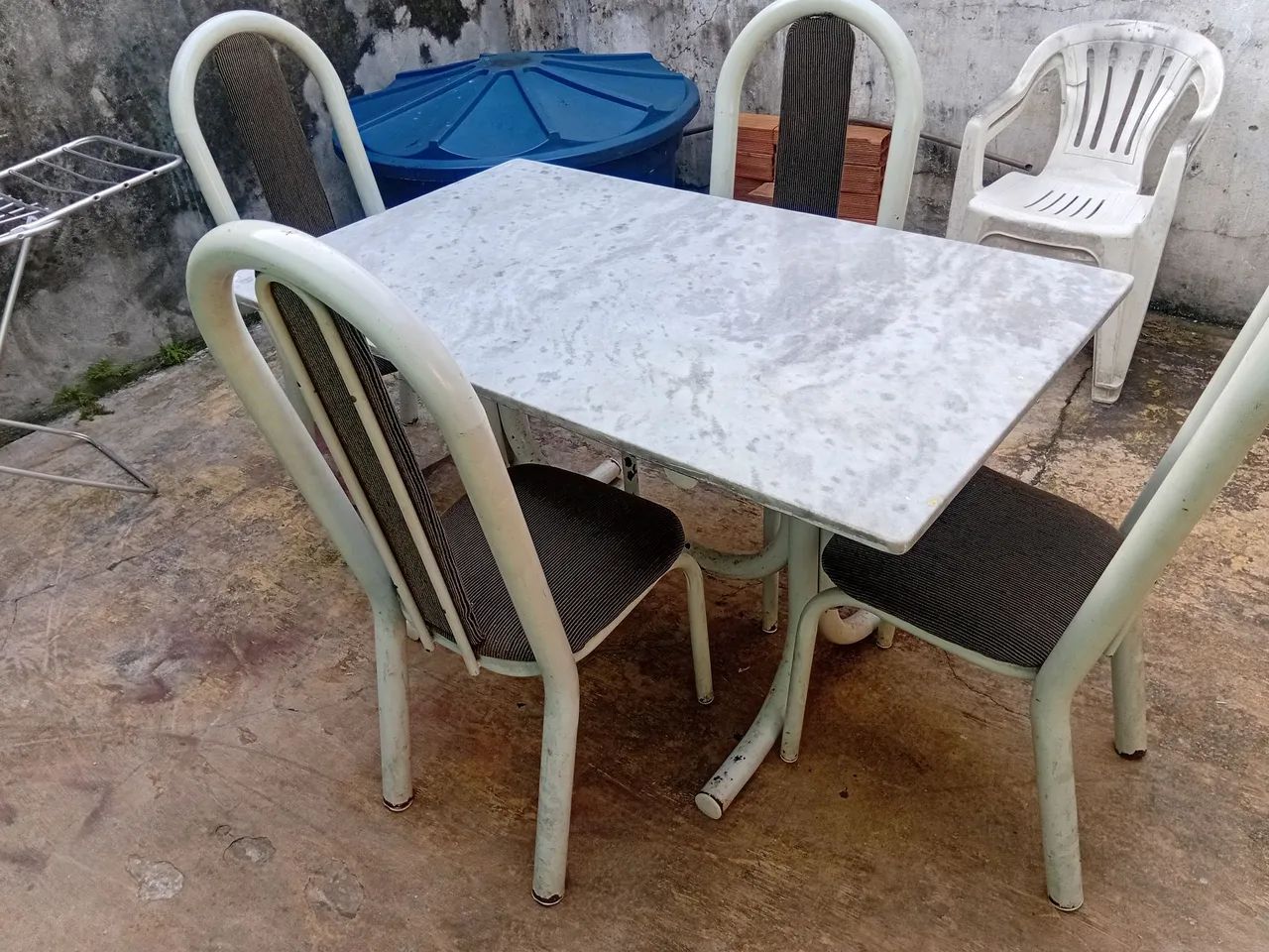 Conjunto de mesa com 4 cadeiras  - Foto 3