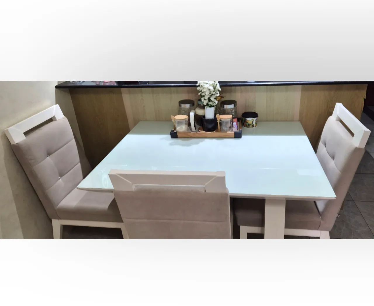 Mesa de jantar 4 cadeiras