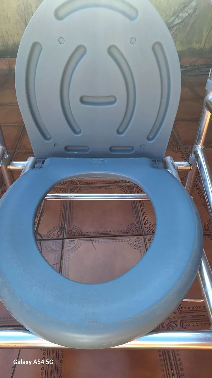 Cadeira de banho com rodas - Foto 2