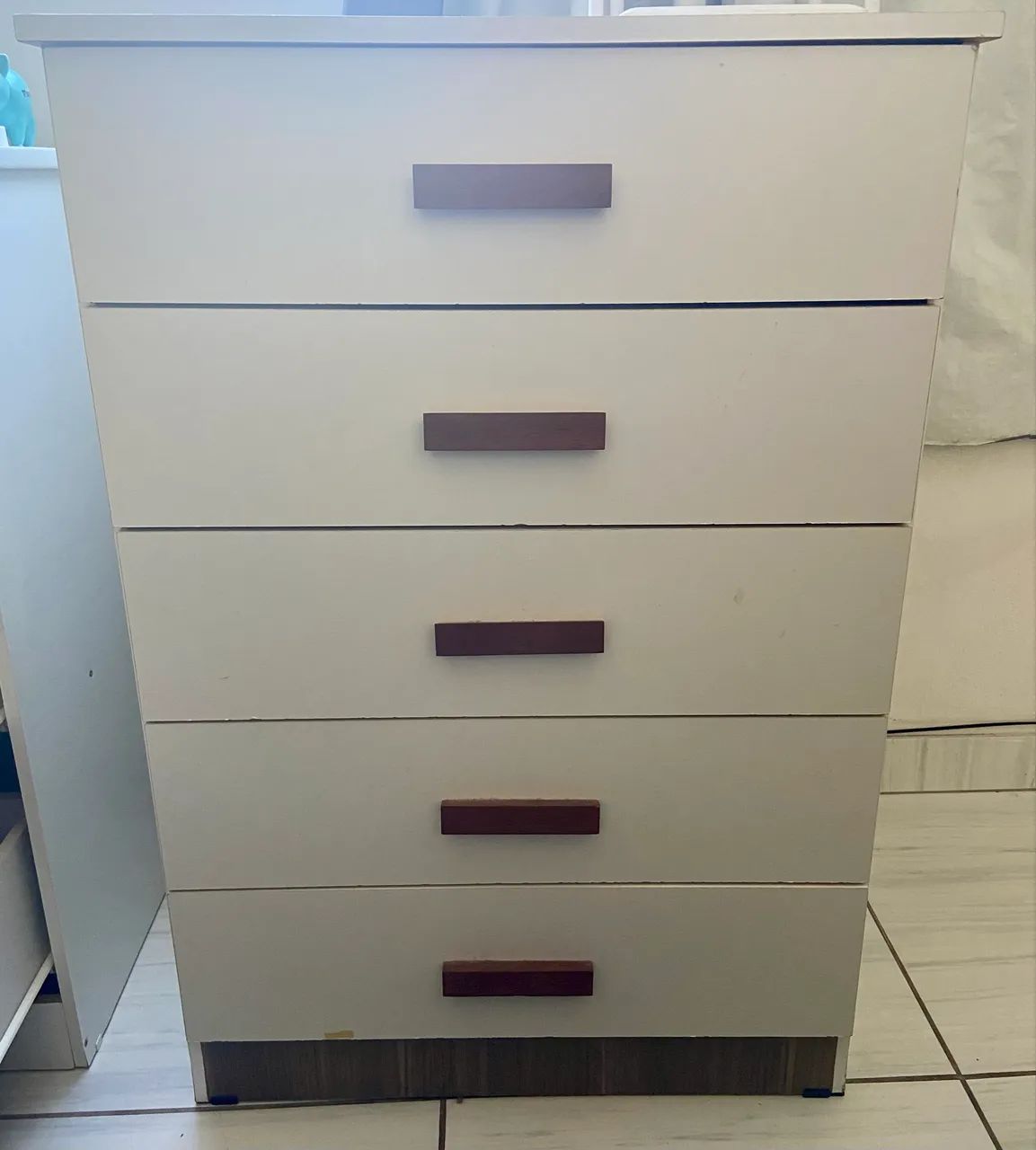 Cômoda Branca com 5 Gavetas - Ideal para Quarto ou Escritório - Foto 3