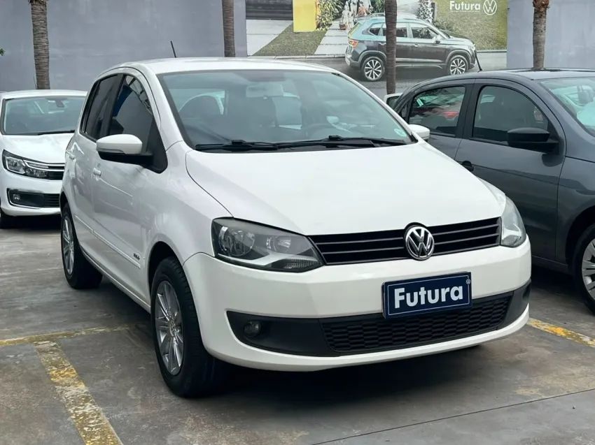 Volkswagen Fox 1.0 MI Total Flex 8V 5P 2014 - Foto 3
