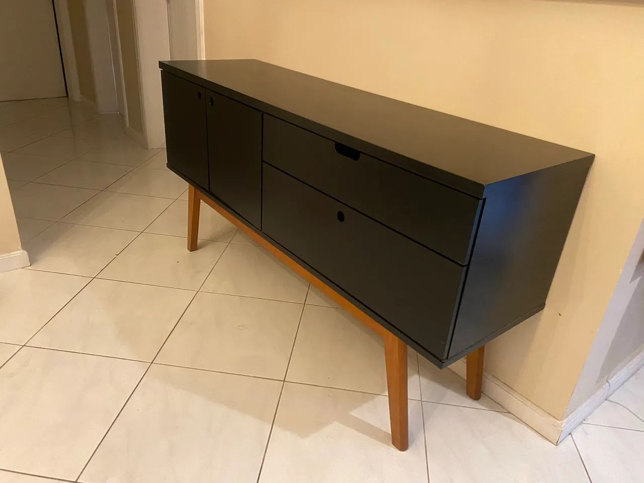 Móvel rack preto mdf com portas e gavetas - Foto 4