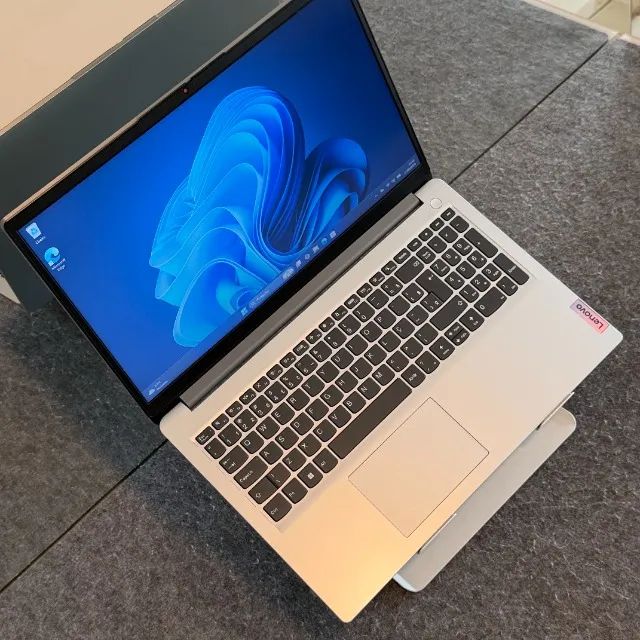 Notebook Lenovo, intel celeron, 4gb de RAM, 128gb de SSD e tela de 15.6 polegadas