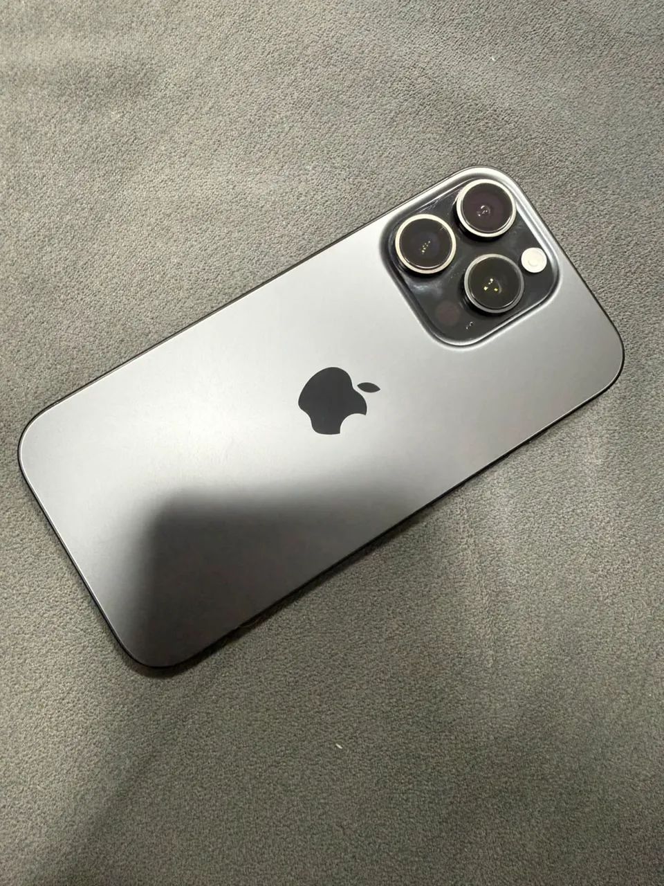 iPhone 16 pro 256gb impecável.