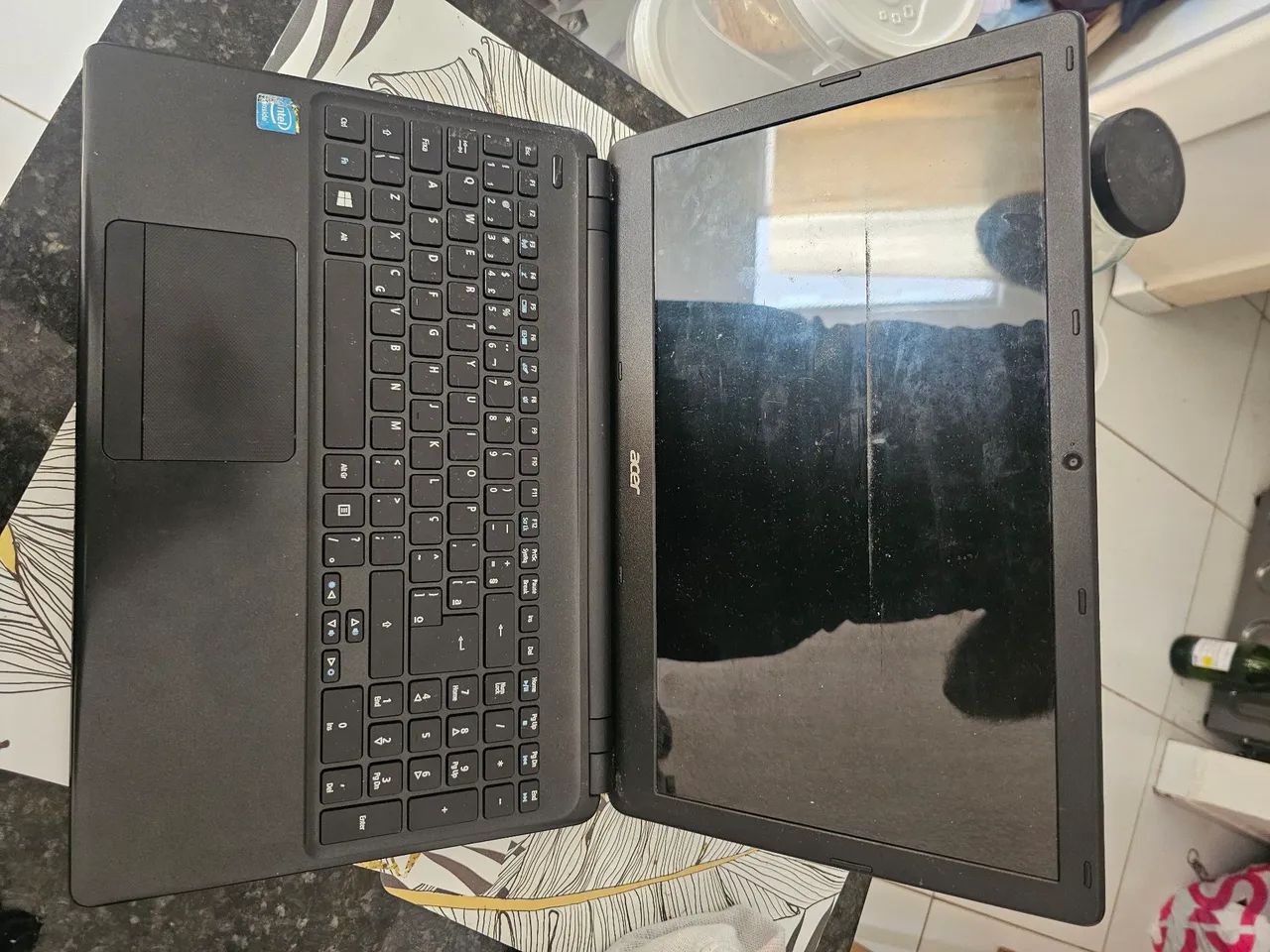 Notebook e carregador 