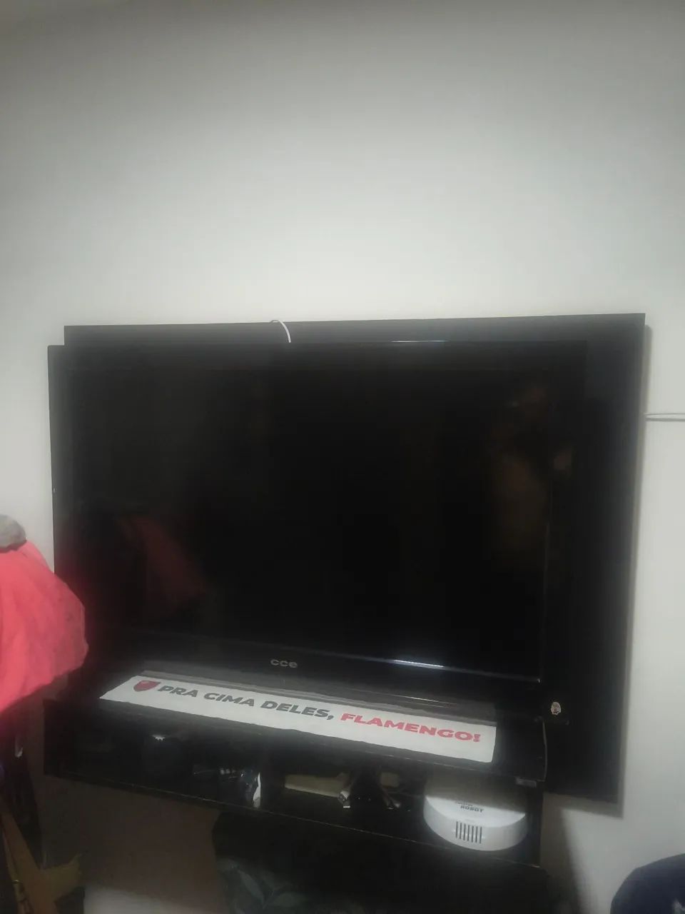 Vendo uma tv da cce de 42 polegadas boa observação funciona normal estou colocando p rapi