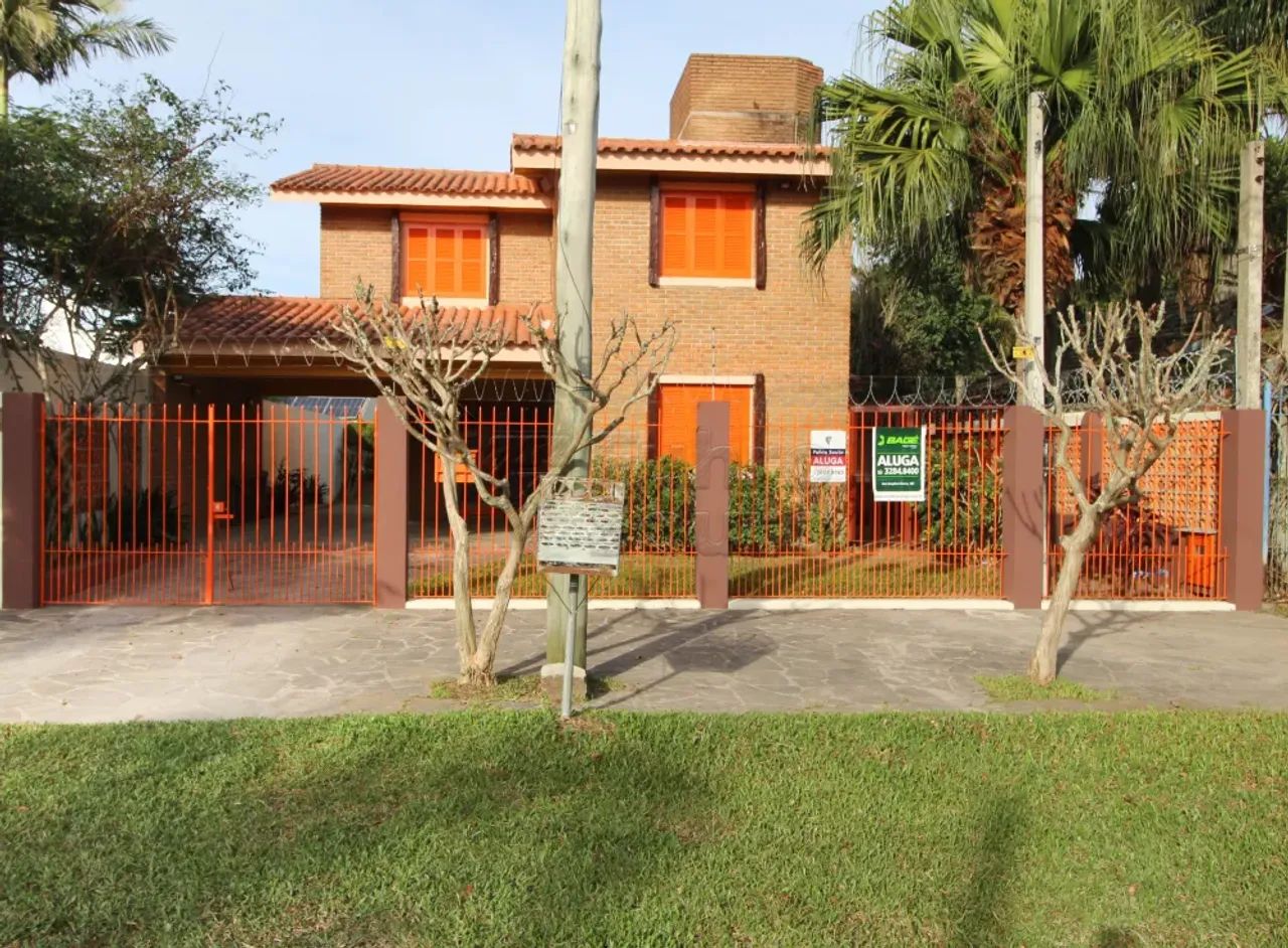 Lindo Sobrado com Piscina no Laranjal