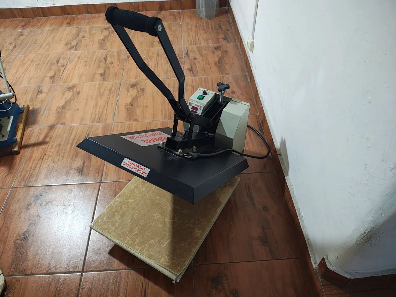 PRENSA PLANA TÉRMICA PARA ESTAMPAR