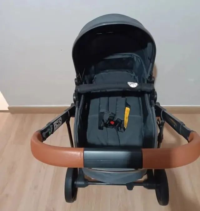 Carrinho de bebê Kronus Importado, bebê conforto e colchonete  - Foto 5