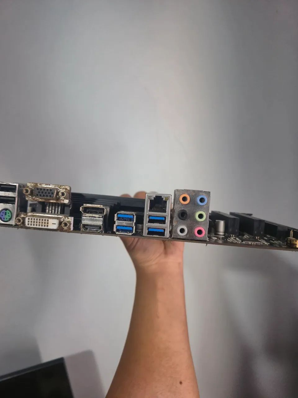 Kit i7-7700 + Placa-mãe com defeito - R$ 300  - Foto 3