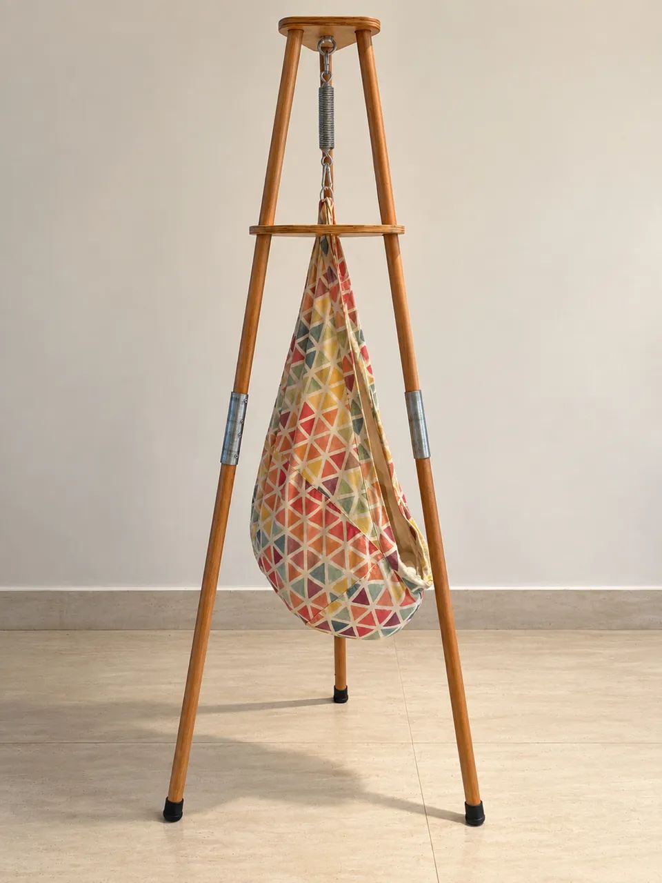Cocoon Baby com suporte de madeira ? R$ 730