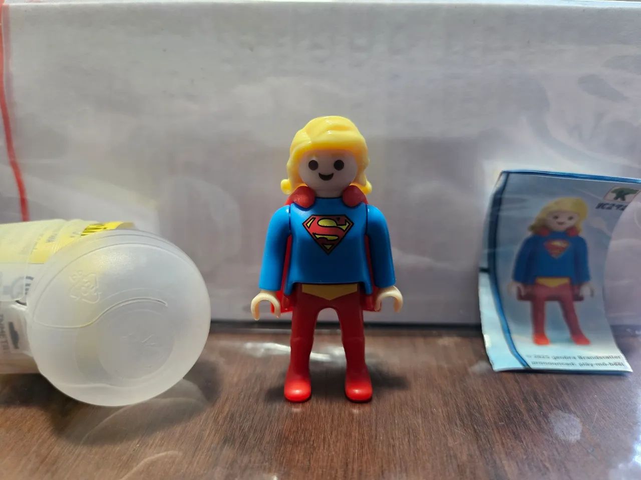 Kinder ovo Playmobil DC Supergirl