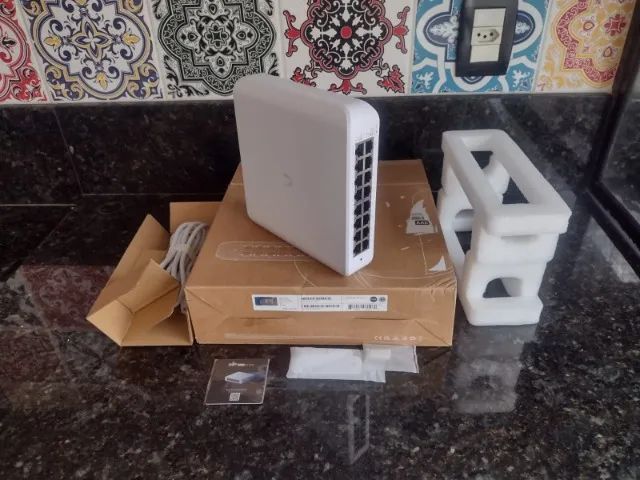 Switch Ubiquiti UniFi Lite 16 Poe BR - Foto 2