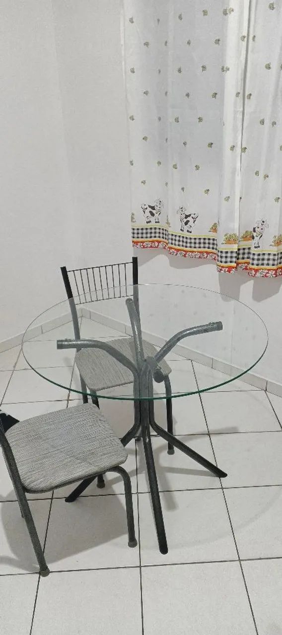 Mesa de vidro com duas cadeiras  - Foto 4