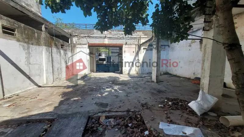 Galpão com 2 casas - ao lado da Avenida Brasil - em Ramos - Foto 4